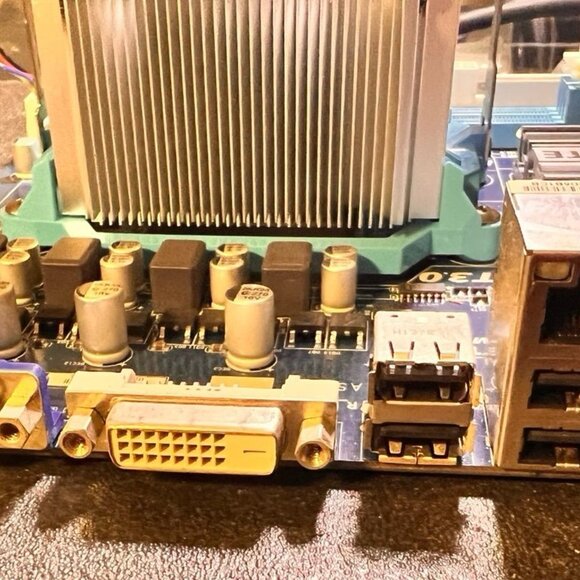 Gigabyte GA-78LMT-S2P AM3+ Socket Motherboard+AMD CPU - Picture 4 of 10